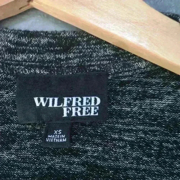 Wilfred Gray Sweater - Picture 2 of 5